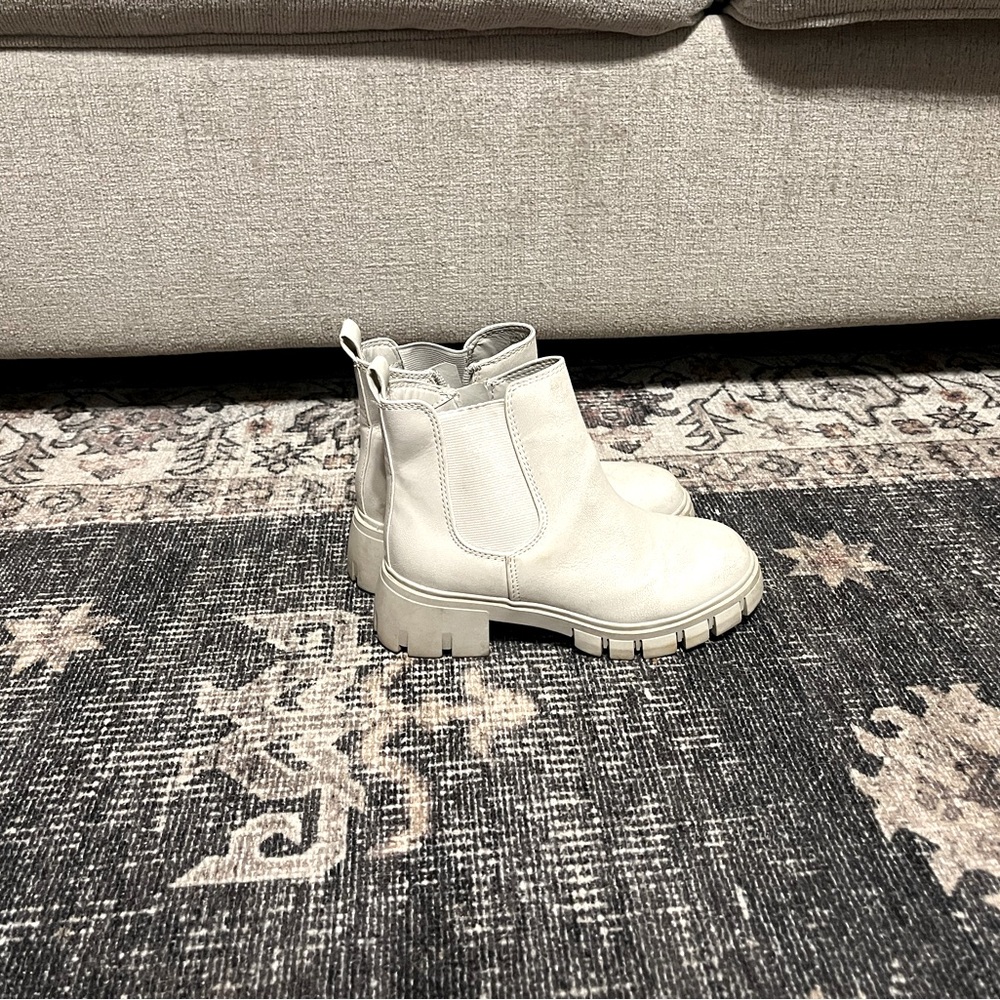 MIA kids boots size 13